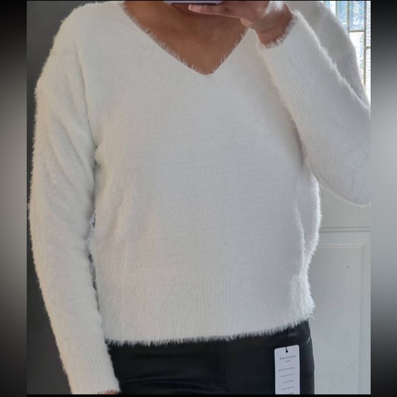 White Fuzzy V-Neck Pullover Knit Sweater Long Sleeve - Picture 11 of 12